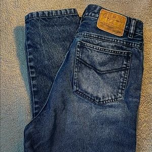 Blue mom jeans. Waist is 28 inches. Pants are long. In great condition.